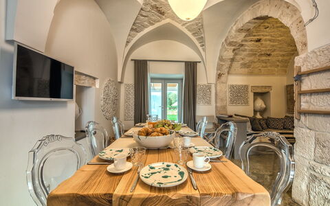 Trulli Itaka: Zimmer, Tabelle, Interior Design, Eigentum, Esszimmer, Restaurant, Gelb, Die Architektur, Bogen, Gebäude