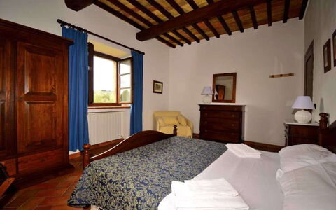 Rocche Di Valiano: Möbel, Bett, Schlafzimmer, Interior Design, Zimmer, Flooring, Bettdecke, Fussboden, Zuhause, Bettrahmen