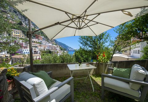 Villa Deli, In Positano, Sea View, Ac: Pflanze, Möbel, Eigentum, Tabelle, Pflanzengemeinschaft, Blumentopf, Gebäude, Schatten, Gartenmöbel, Himmel