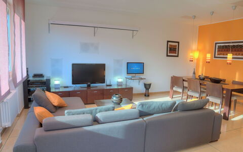 Villa Il Poggiolo Apartments - Diano Marina: Zimmer, Eigentum, Möbel, Wohnzimmer, Interior Design, Gebäude, Fussboden, Haus, Grundeigentum, Wand