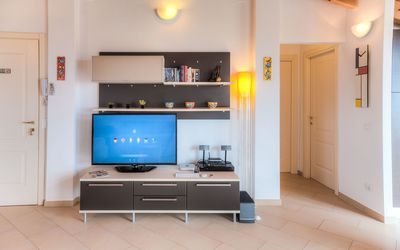 Vip Panorama Apartment: Zimmer, Eigentum, Möbel, Interior Design, Gebäude, Wohnzimmer, Haus, Cabinetry, Fussboden, Decke