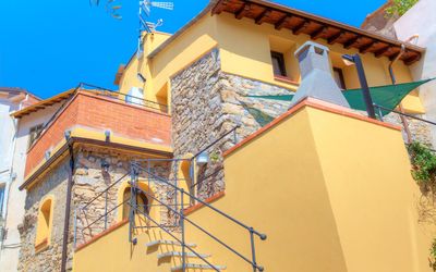 House of Stone - Deglio Faraldi: Blau, Eigentum, Haus, Die Architektur, Gebäude, Nachbarschaft, Gelb, Wand, Grundeigentum, Wohngebiet