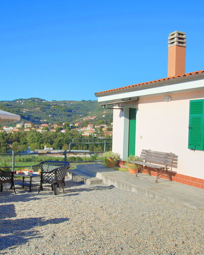 Casa Ilaria - Diano Marina: Eigentum, Haus, Gebäude, Grundeigentum, Zuhause, Himmel, Urlaub, Baum, Die Architektur, Ländliches Gebiet