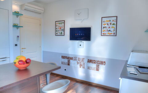 Villa Il Poggiolo - Diano Marina: Zimmer, Eigentum, Gebäude, Möbel, Haus, Interior Design, Grundeigentum, Küche, Zuhause, Wohnung