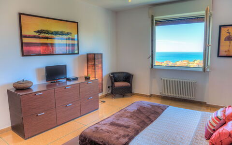 Villa Il Poggiolo - Diano Marina: Zimmer, Schlafzimmer, Möbel, Bett, Eigentum, Bettdecke, Interior Design, Bettrahmen, Gebäude, Matratze