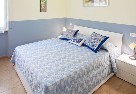 Giulia Apartment - Levanto: Gebäude, Möbel, Eigentum, Komfort, Azurblau, Fenster, Blau, Holz, Textil, Interior Design