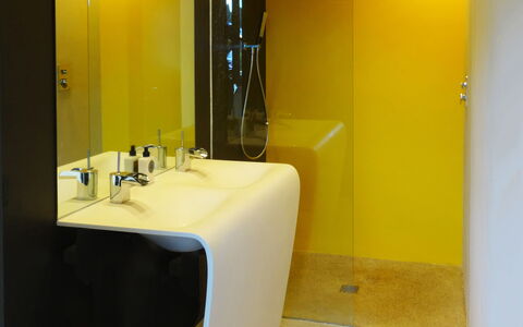 Casa Farfalla: Wand, Armatur, Interior Design, Flooring, Badezimmer, Fussboden, Installation, Bad Sink, Zapfhahn, Beleuchtung