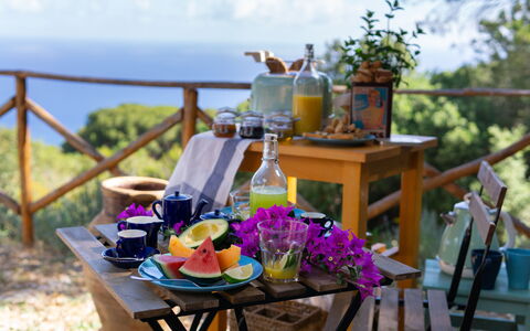 Terre Di Bea Cottage By The Sea Cefalu': Tabelle, Urlaub, Blume, Mahlzeit, Resort, Möbel, Restaurant, Balkon, Hinterhof, Frühstück