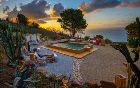 Terre Di Bea Cottage By The Sea Cefalu': Wolke, Himmel, Pflanze, Wasser, Daytime, Natur, Natürliche Landschaft, Baum, Gartenmöbel, Gewässer