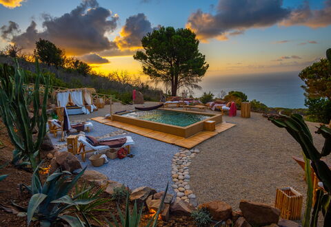Terre Di Bea Cottage By The Sea Cefalu': Wolke, Himmel, Pflanze, Wasser, Daytime, Natur, Natürliche Landschaft, Baum, Gartenmöbel, Gewässer