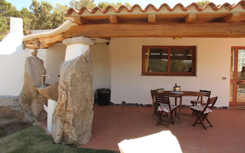 Residence Villa Smeralda: Eigentum, Gebäude, Haus, Zimmer, Pergola, Zuhause, Grundeigentum, Hinterhof, Terrasse, Möbel