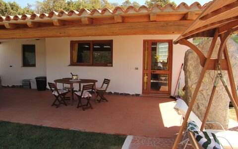 Residence Villa Smeralda: Eigentum, Gebäude, Haus, Zimmer, Terrasse, Hinterhof, Grundeigentum, Pergola, Zuhause, Veranda