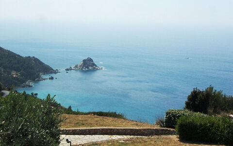 Raggio Di Sole Sull'argentario: Himmel, Meer, Küste, Küsten Und Ozeanische Forms, Atmosphärisches Phänomen, Vorgebirge, Ozean, Landspitze, Bucht, Baum