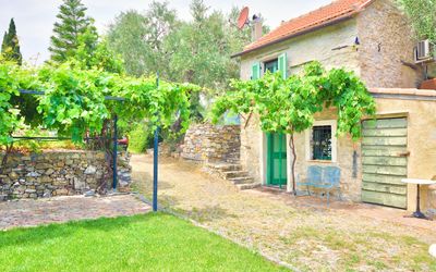 Country Home Il Passatempo: Eigentum, Grün, Haus, Wand, Gebäude, Grundeigentum, Zuhause, Baum, Garten, Gras