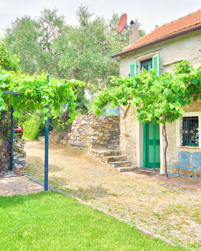 Country Home Il Passatempo: Eigentum, Grün, Haus, Wand, Gebäude, Grundeigentum, Zuhause, Baum, Garten, Gras
