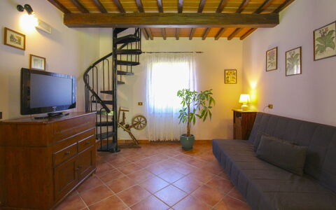 Villa le Balze: Flooring, Interior Design, Möbel, Fussboden, Holz, Zimmer, Decke, Beleuchtung, Wohnzimmer, Wohnung