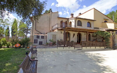 Decameron House