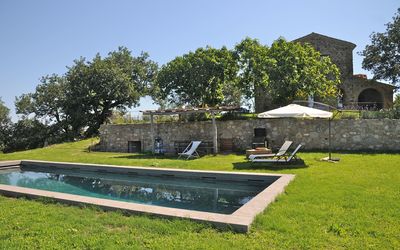 Podere Palazzo: Die Architektur, Eigentum, Haus, Baum, Gras, Gebäude, Estate, Zuhause, Pflanze, Landschaft