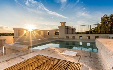 La Residenza - Corte dei Messapi: Wolke, Himmel, Daytime, Eigentum, Gebäude, Beleuchtung, Die Architektur, Holz, Schatten, Sonnenlicht