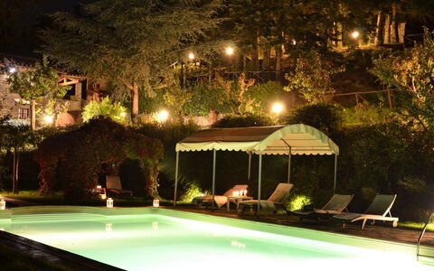 Villa Magnolia: Schwimmbad, Beleuchtung, Eigentum, Landschaft Beleuchtung, Resort, Freizeit, Zuhause, Eco Hotel, Grundeigentum, Haus