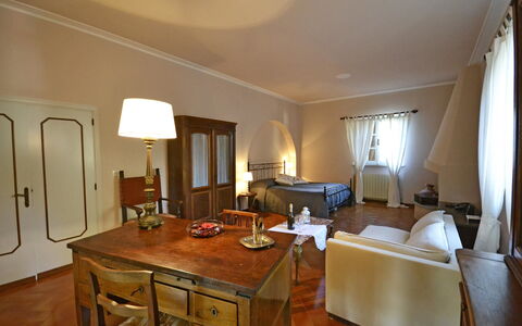 Villa Mimosa: Zimmer, Eigentum, Möbel, Gebäude, Interior Design, Fussboden, Hartholz, Haus, Grundeigentum, Decke
