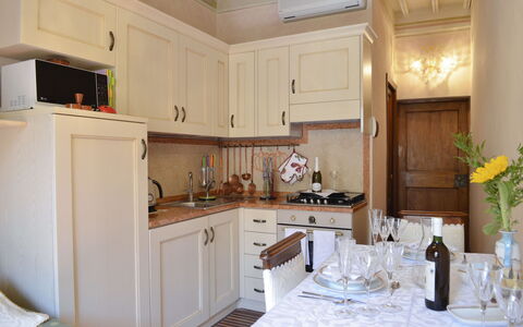 Appartamento Il Teatro: Countertop, Zimmer, Cabinetry, Küche, Möbel, Eigentum, Gebäude, Interior Design, Zuhause, Haus