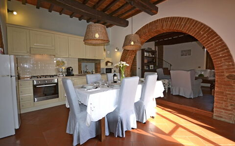 Casa i Pini: Eigentum, Gebäude, Zimmer, Möbel, Grundeigentum, Interior Design, Countertop, Fussboden, Haus, Esszimmer