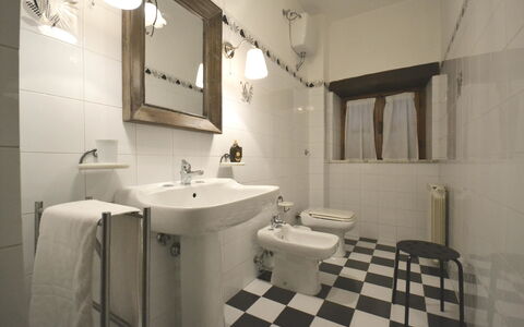 Casa i Pini: Badezimmer, Eigentum, Zimmer, Interior Design, Fliese, Fussboden, Gebäude, Wand, Sinken, Die Architektur