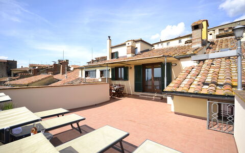 Terrazza Cortonese: Eigentum, Gebäude, Dach, Haus, Grundeigentum, Zuhause, Wohnung, Wohngebiet, Zimmer, Himmel