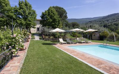 Villa San Pietro: Swimming pool and garden