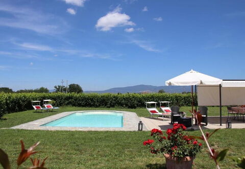 Villa Mira: Rasen, Schwimmbad, Garten, Gartenmöbel, Garten, Hazienda, Bauernhaus, Landscaping, Villa, Hinterhof