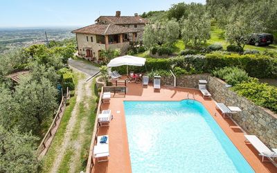 Podere Santa Lucia: Schwimmbad, Eigentum, Gebäude, Haus, Grundeigentum, Villa, Wohnung, Urlaub, Freizeit, Estate