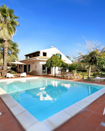 Villa Palma: Schwimmbad, Eigentum, Grundeigentum, Gebäude, Haus, Zuhause, Resort, Estate, Urlaub, Villa