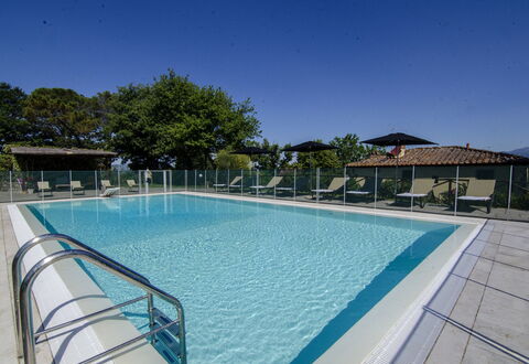 Villa Del Monte: Schwimmbad, Eigentum, Freizeit, Grundeigentum, Resort, Gebäude, Freizeitzentrum, Haus, Urlaub, Zuhause