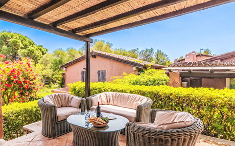 Dalila: Möbel, Gartenmöbel, Veranda, Tisch Im Freien, Stuhl, Garten, Schatten, Eco Hotel, Terrasse, Hinterhof