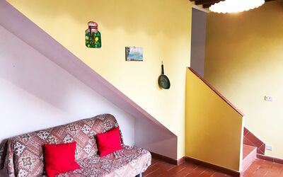 Il Chiantico 31: Zimmer, Eigentum, Interior Design, Wand, Rosa, Möbel, Decke, Haus, Wohnzimmer, Gebäude