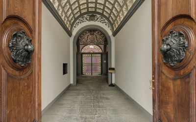 Strada Tornabuoni: Decke, Die Architektur, Gebäude, Bogen, Tür, Zimmer, Symmetrie, Interior Design, Stockfotografie, Touristenattraktion