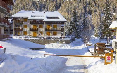 The Twins Apartment - Champoluc: Schnee, Winter, Eigentum, Zuhause, Einfrieren, Haus, Grundeigentum, Baum, Hütte, Bergstation