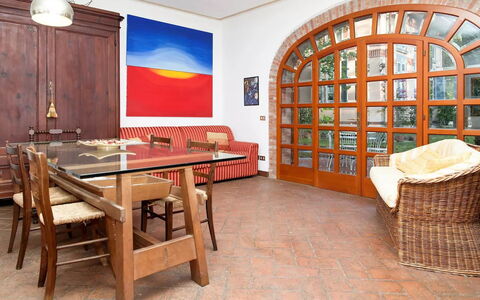 Residenza Marechiaro: Tabelle, Möbel, Gebäude, Holz, Interior Design, Fenster, Fussboden, Haus, Flooring, Tischtennisschläger