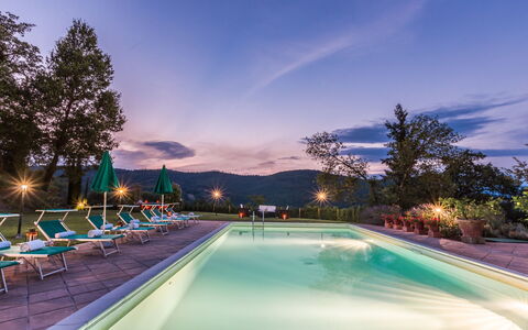Torre del Cielo: Schwimmbad, Himmel, Eigentum, Grundeigentum, Resort, Freizeit, Baum, Estate, Zuhause, Urlaub