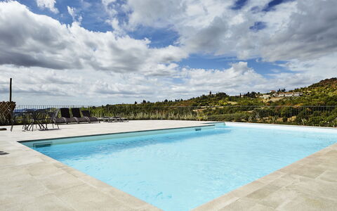Agriturismo Cincinelli: Schwimmbad, Eigentum, Himmel, Azurblau, Freizeit, Grundeigentum, Urlaub, Wasser, Haus, Gebäude
