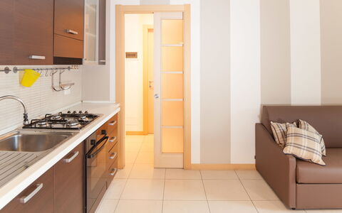 Apartment Zero - Diano Marina: Zimmer, Eigentum, Möbel, Fliese, Küche, Interior Design, Fussboden, Cabinetry, Gebäude, Haus