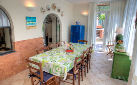 Casa Del Sole - San Bartolomeo Al Mare: Eigentum, Zimmer, Gebäude, Esszimmer, Grundeigentum, Möbel, Haus, Interior Design, Tabelle, Die Architektur