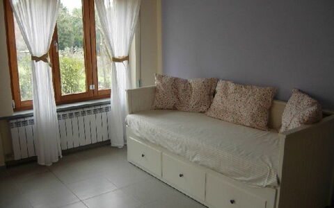 Gli Appartamenti Di Manuela: Möbel, Zimmer, Eigentum, Fussboden, Interior Design, Couch, Vorhang, Haus, Wand, Fensterbehandlung
