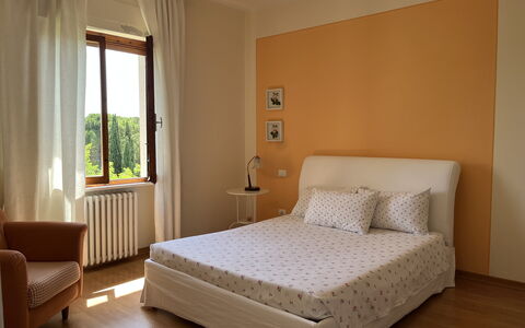 Gli Appartamenti Di Manuela: Bett, Möbel, Interior Design, Schlafzimmer, Bedding, Wand, Bettdecke, Fussboden, Flooring, Zimmer