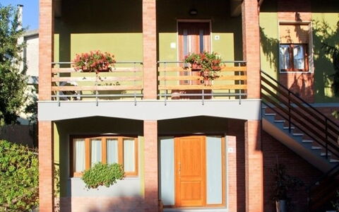 Gli Appartamenti Di Manuela: Haus, Eigentum, Gebäude, Zuhause, Veranda, Die Architektur, Fassade, Grundeigentum, Wohngebiet, Dach