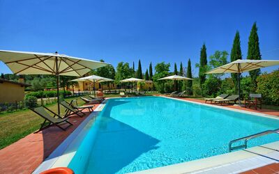Borgo Di Vinci: Schwimmbad, Eigentum, Grundeigentum, Resort, Gebäude, Freizeit, Haus, Urlaub, Villa, Zuhause