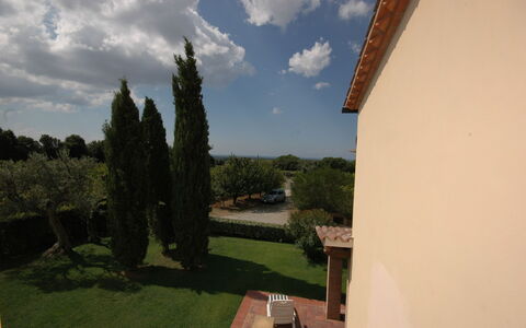 Poderino: Eigentum, Himmel, Baum, Haus, Gras, Wolke, Zimmer, Die Architektur, Pflanze, Gebäude