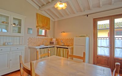 Tiglio: Zimmer, Eigentum, Möbel, Countertop, Fussboden, Gebäude, Decke, Cabinetry, Küche, Holzboden