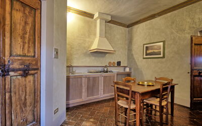 Cupola: Möbel, Cabinetry, Tabelle, Countertop, Küche, Holz, Interior Design, Die Architektur, Holzbeize, Flooring